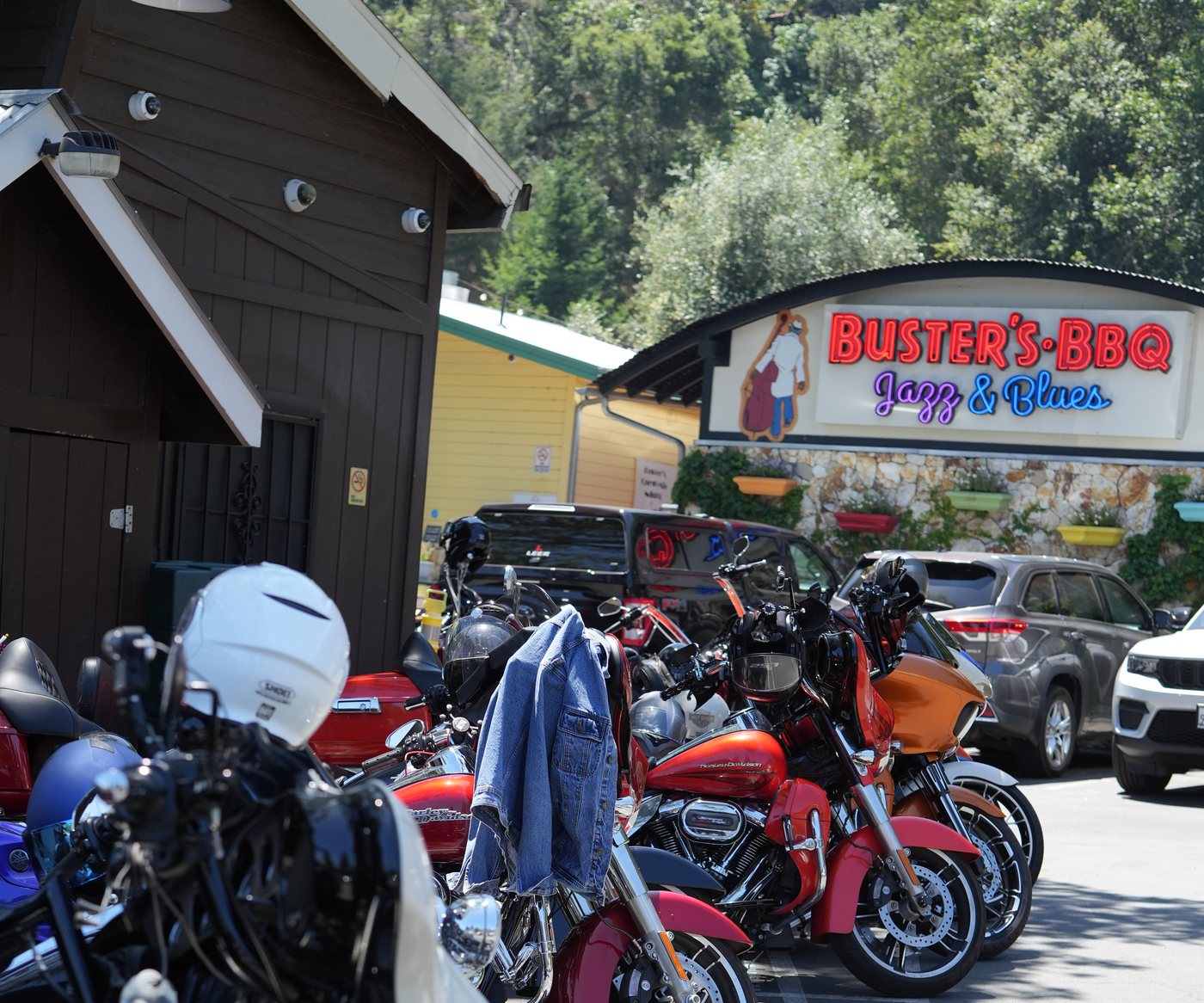 Line of Harleys parked under the Busters BBQ Jazz and Blues sign in Calistoga, 2025 Freedom Ride